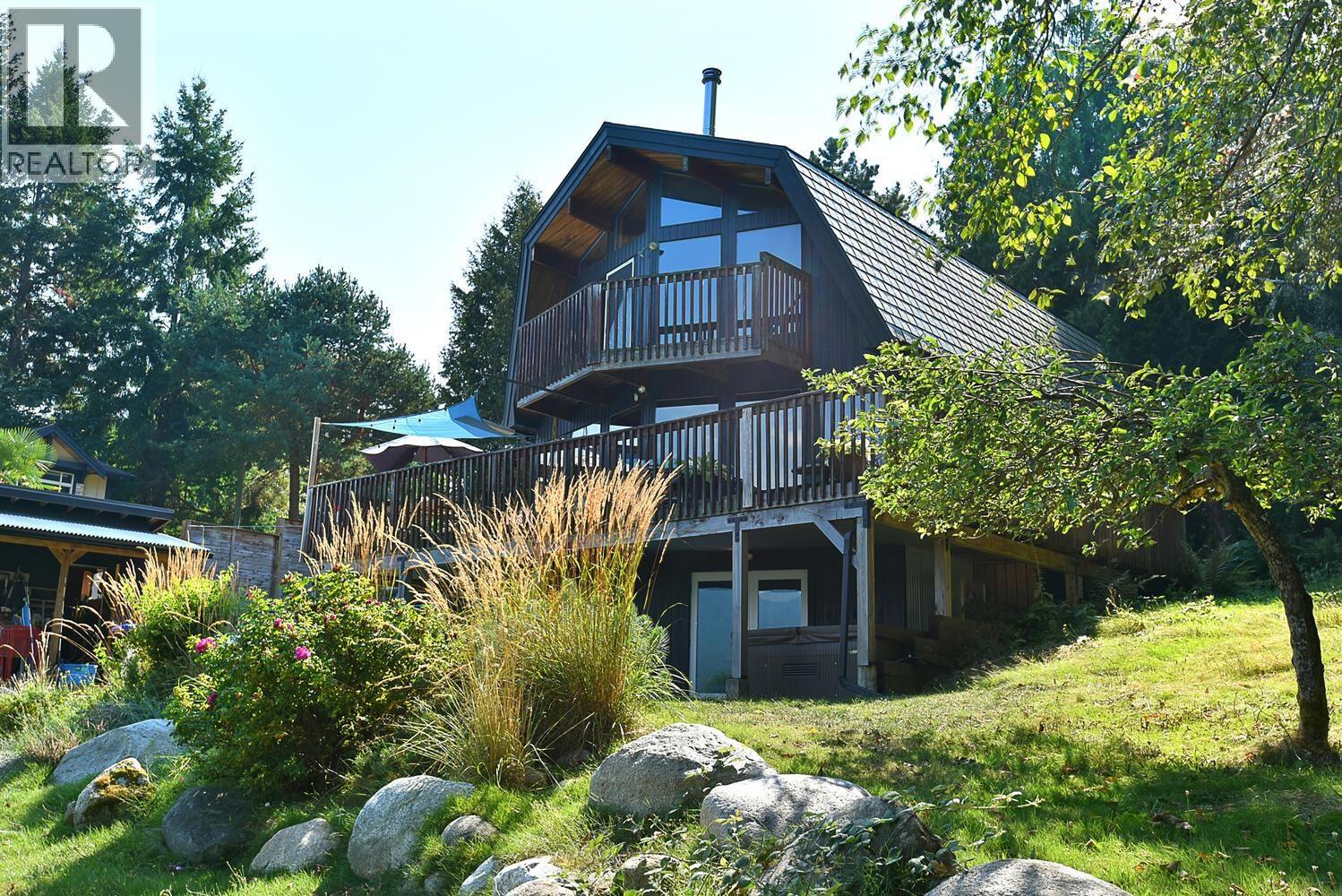 6318 N GALE AVENUE, Sechelt, British Columbia