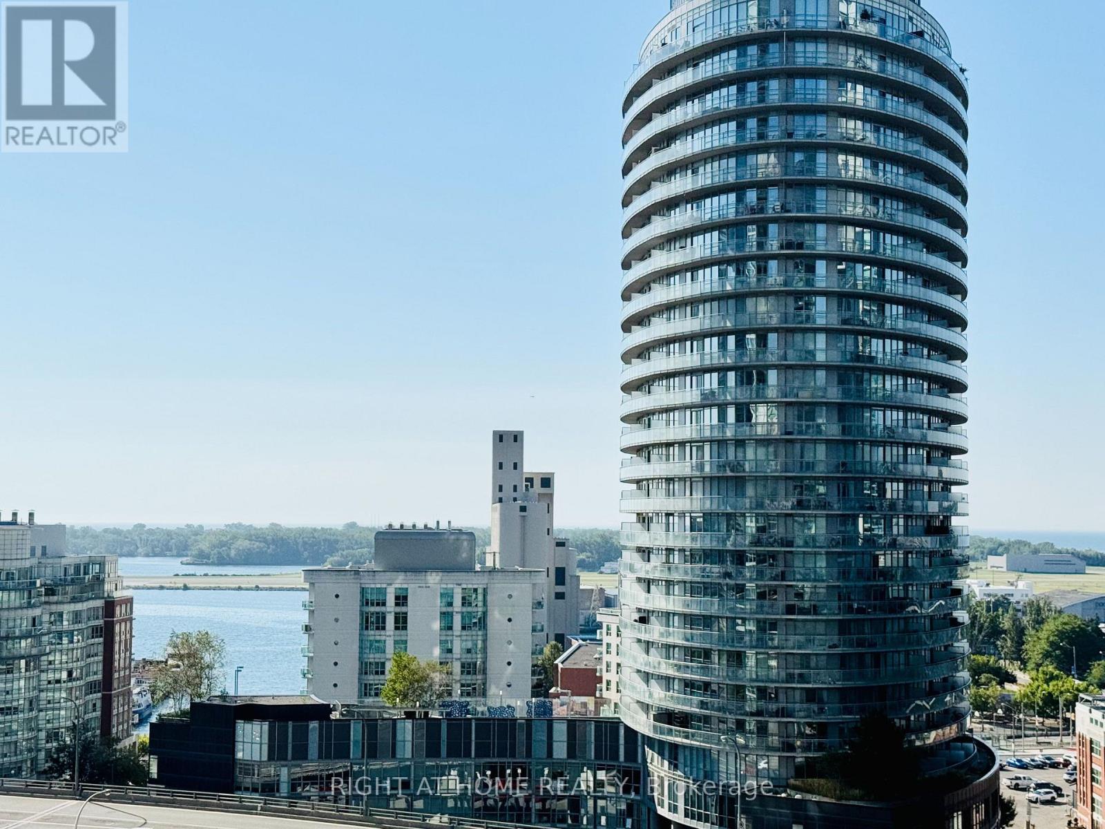 1506 - 85 Queens Wharf Road, Toronto, Ontario  M5V 0J9 - Photo 18 - C12365834