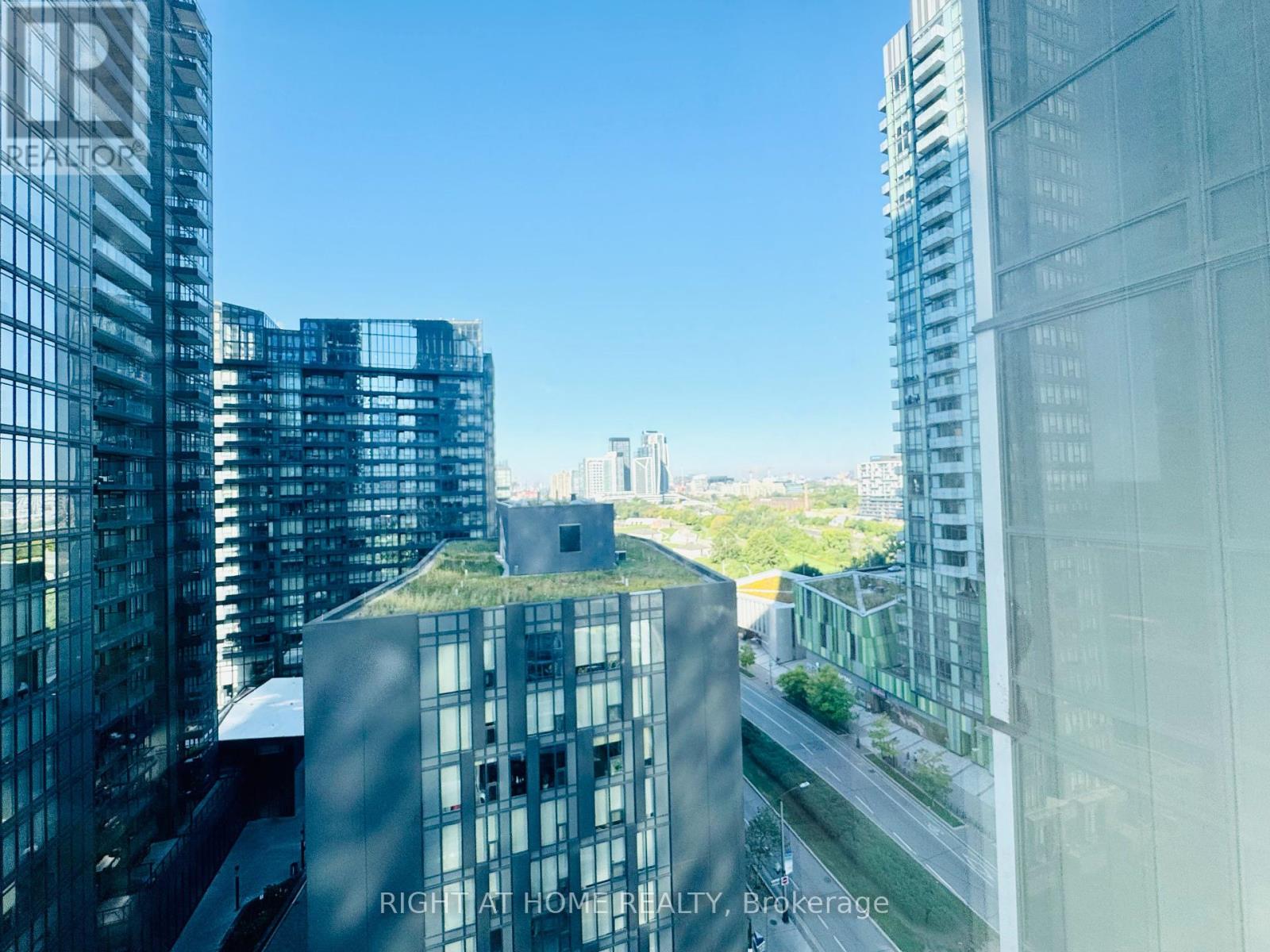 1506 - 85 Queens Wharf Road, Toronto, Ontario  M5V 0J9 - Photo 17 - C12365834