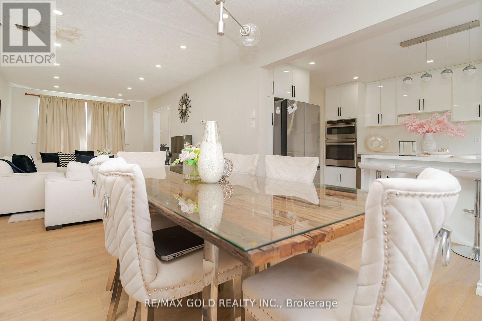 4 Elvina Gate, Brampton (Southgate), Ontario  L6T 2A9 - Photo 13 - W12380988