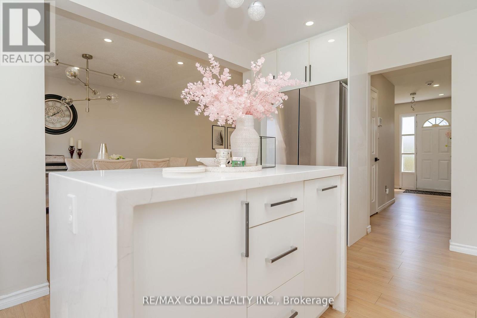 4 Elvina Gate, Brampton (Southgate), Ontario  L6T 2A9 - Photo 18 - W12380988