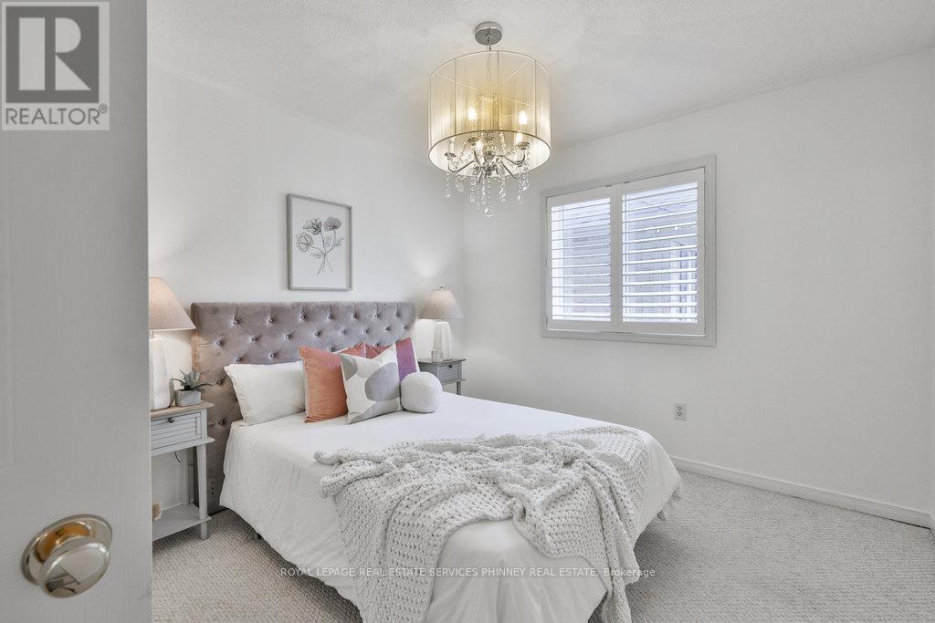 958 Irish Moss Road, Mississauga, Ontario  L5W 1W5 - Photo 22 - W12381047