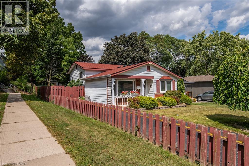 153 Pinedale Drive, Kitchener, Ontario  N2E 1K2 - Photo 2 - 40764364