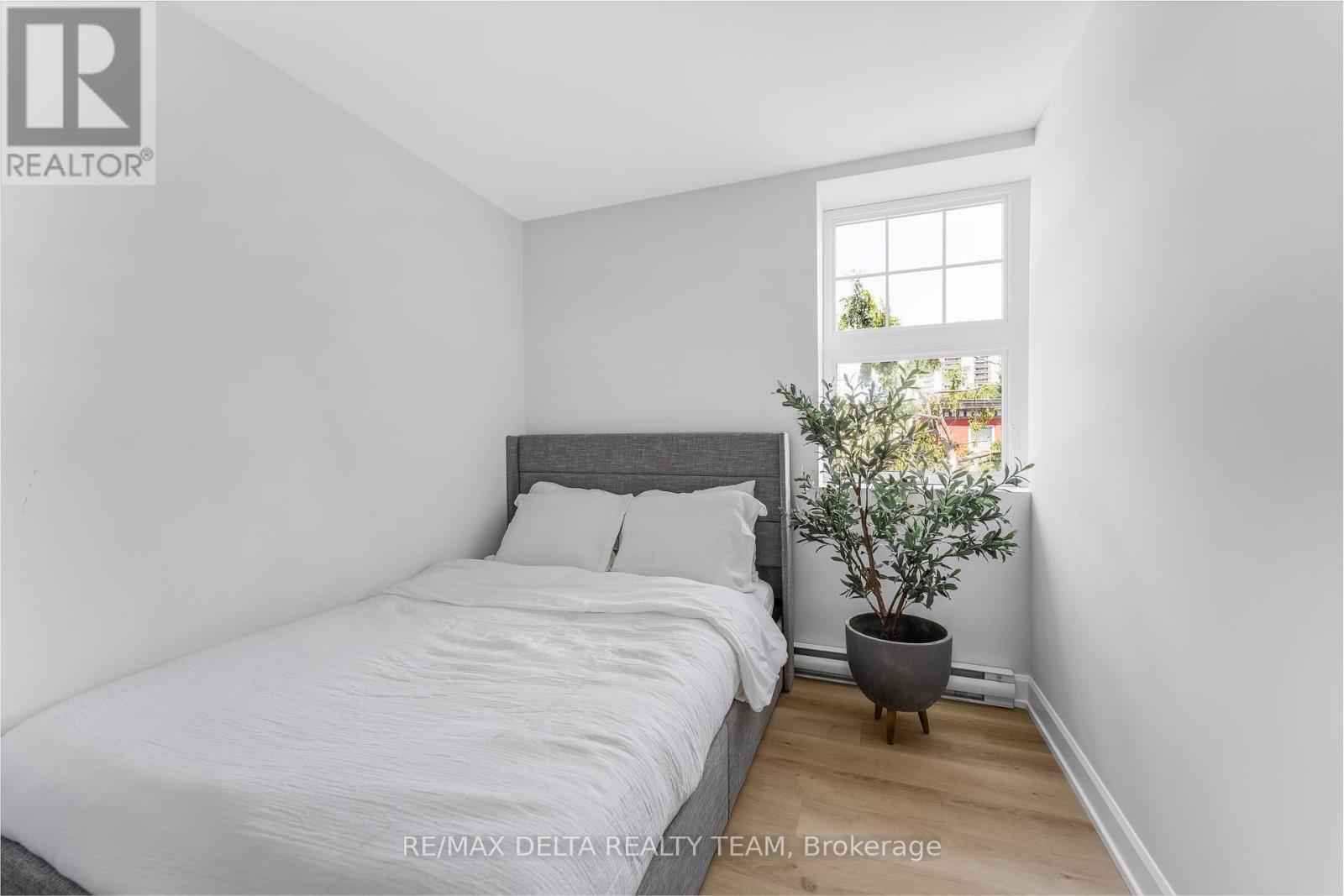 208 - 658 Somerset Street W, Ottawa, Ontario  K1R 5K4 - Photo 10 - X12343300