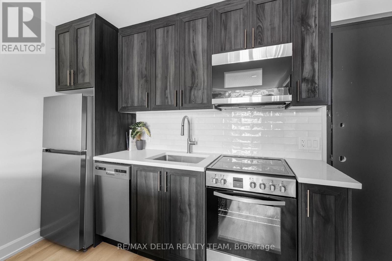 208 - 658 Somerset Street W, Ottawa, Ontario  K1R 5K4 - Photo 21 - X12343300