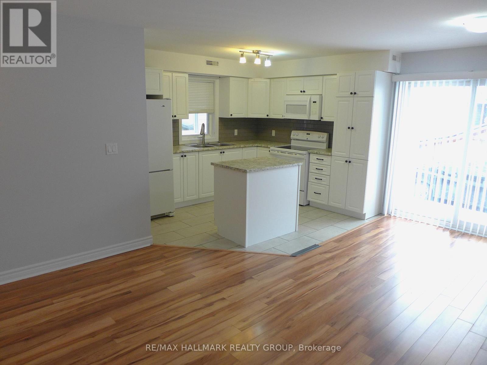 2 - 216 Carillon Street, Ottawa, Ontario  K1L 5X8 - Photo 4 - X12381180