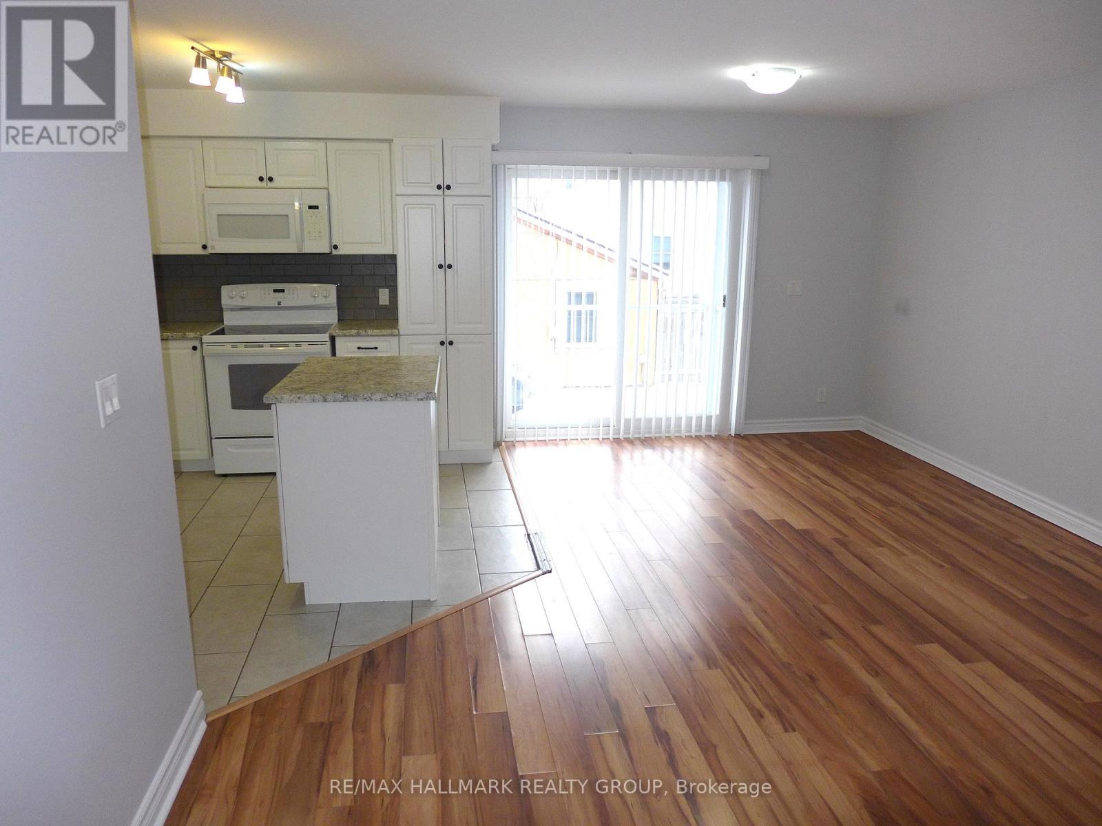 2 - 216 Carillon Street, Ottawa, Ontario  K1L 5X8 - Photo 3 - X12381180