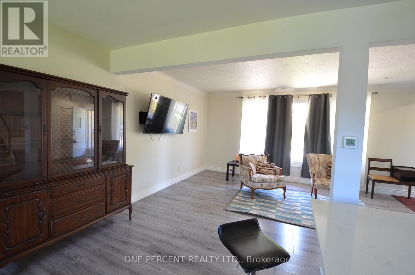 43 Loyalist Drive, Welland, Ontario  L3C 2X9 - Photo 4 - X12295936