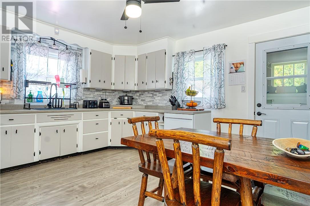 Property at 396 Queen image 2