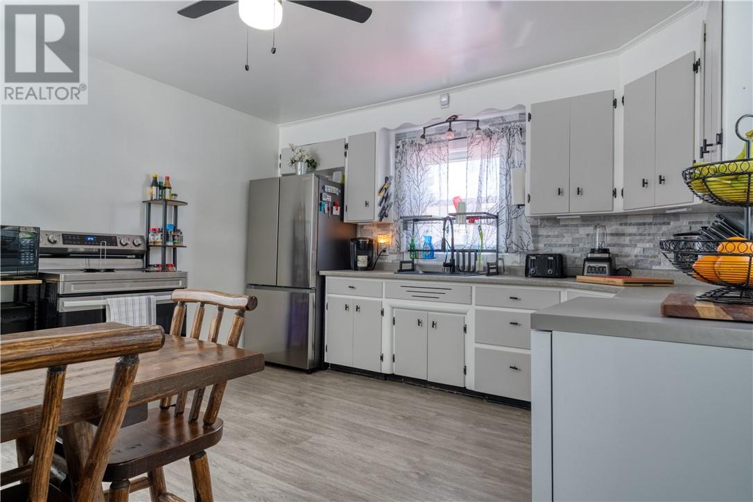 Property at 396 Queen image 3