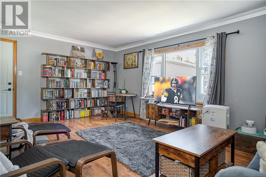 Property at 396 Queen image 4