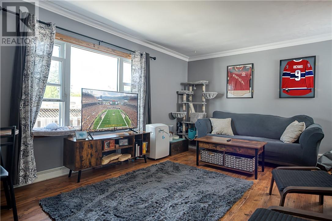 Property at 396 Queen image 5