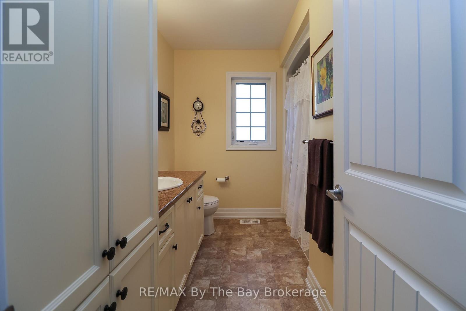 31 New York Avenue, Wasaga Beach, Ontario  L9Z 3A8 - Photo 23 - S12381351