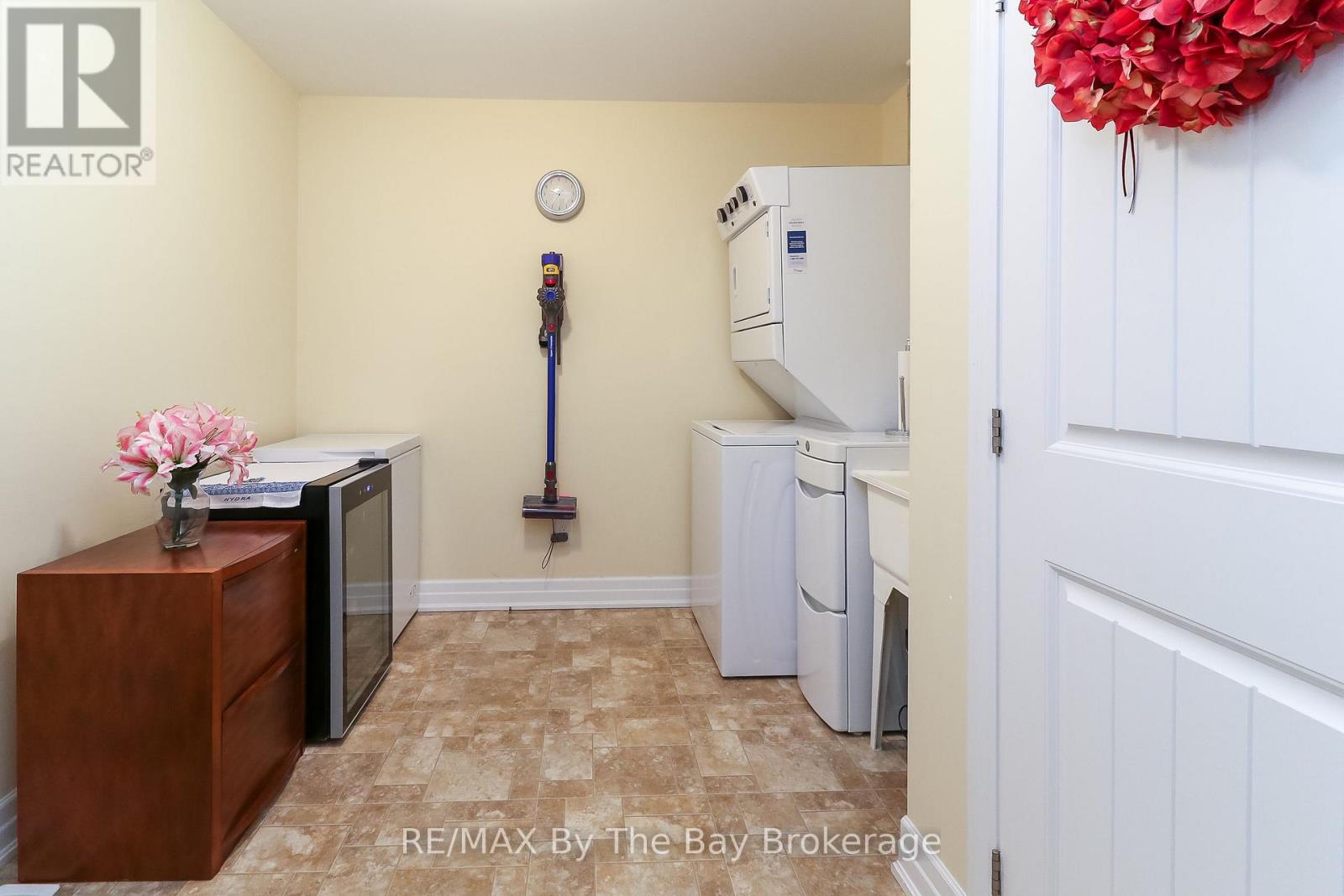 31 New York Avenue, Wasaga Beach, Ontario  L9Z 3A8 - Photo 24 - S12381351