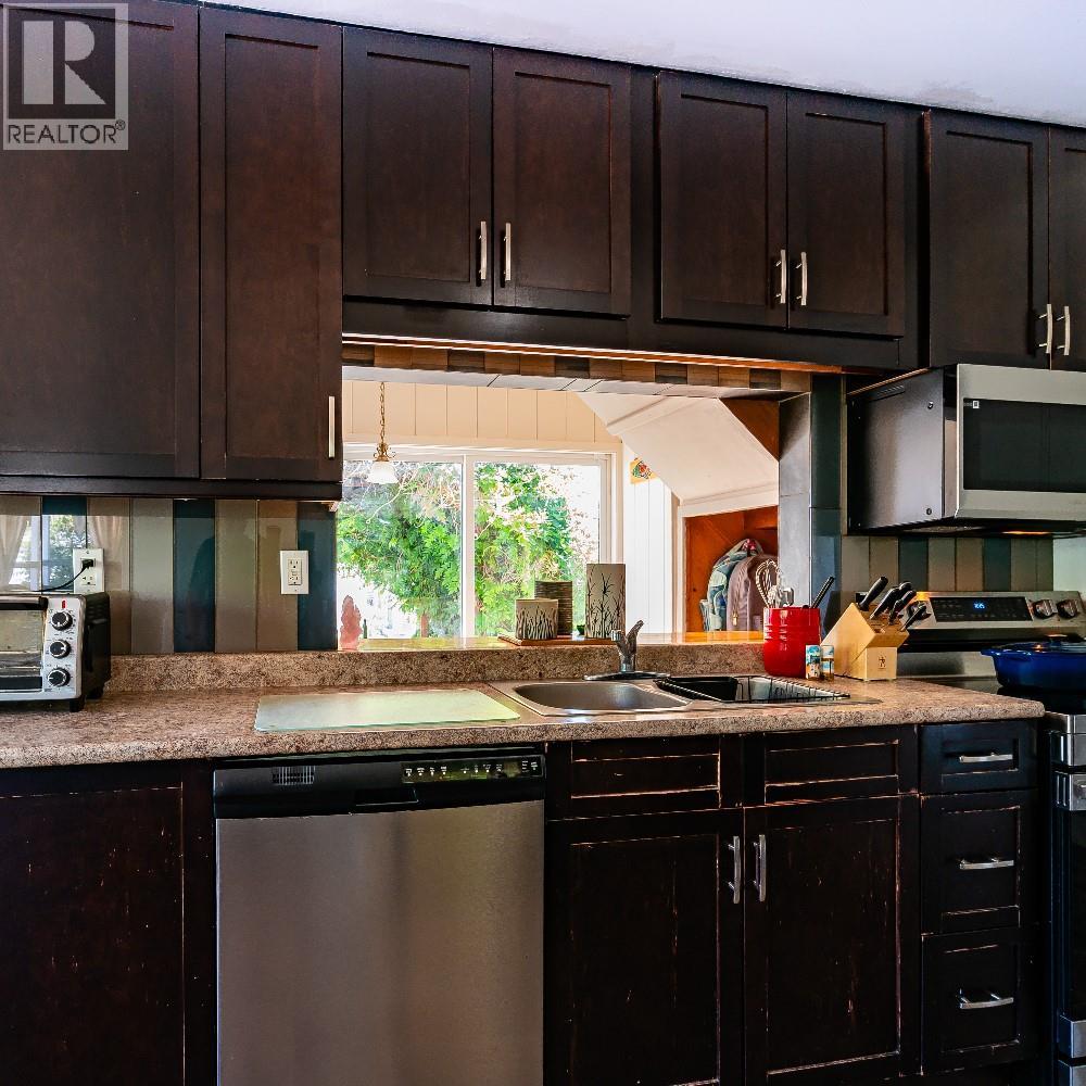 5875 Okanagan Street, Oliver, British Columbia  V0H 1T0 - Photo 3 - 10361716