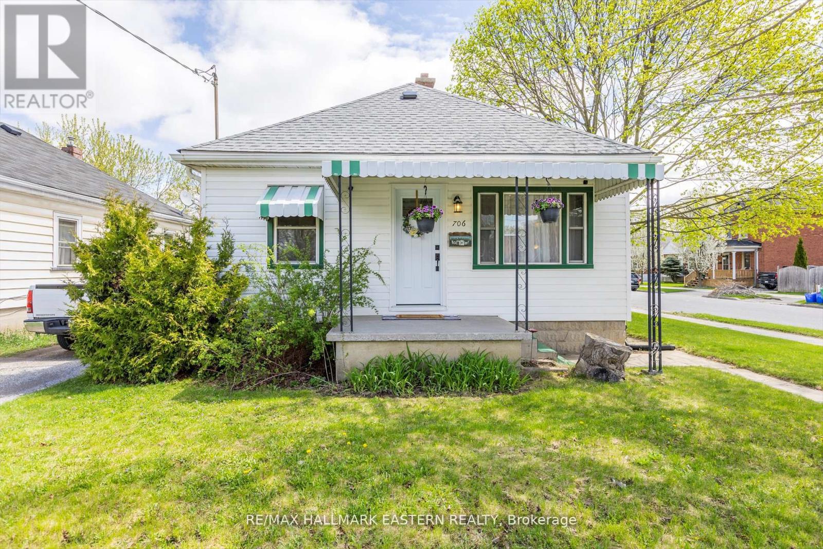 706 Monaghan Road, Peterborough, Ontario  K9J 5J8 - Photo 1 - X12381378