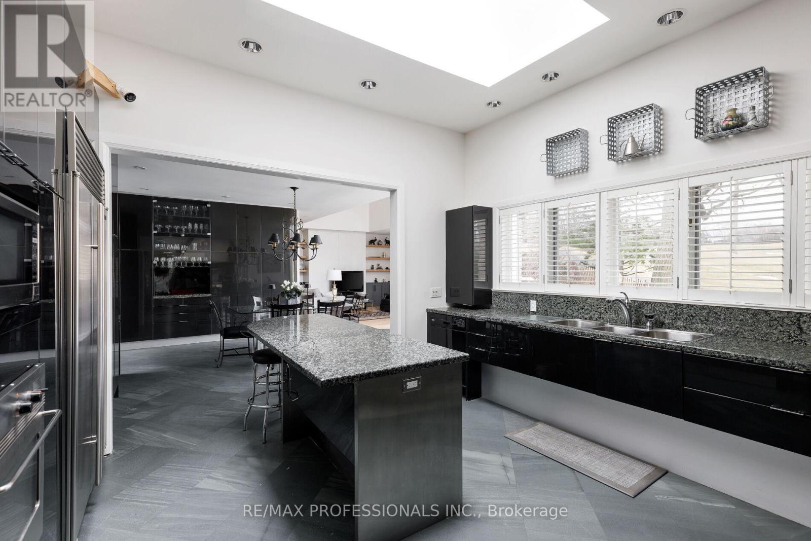 6a Edenbrook Hill, Toronto (Edenbridge-Humber Valley), Ontario  M9A 3Z6 - Photo 14 - W12378454