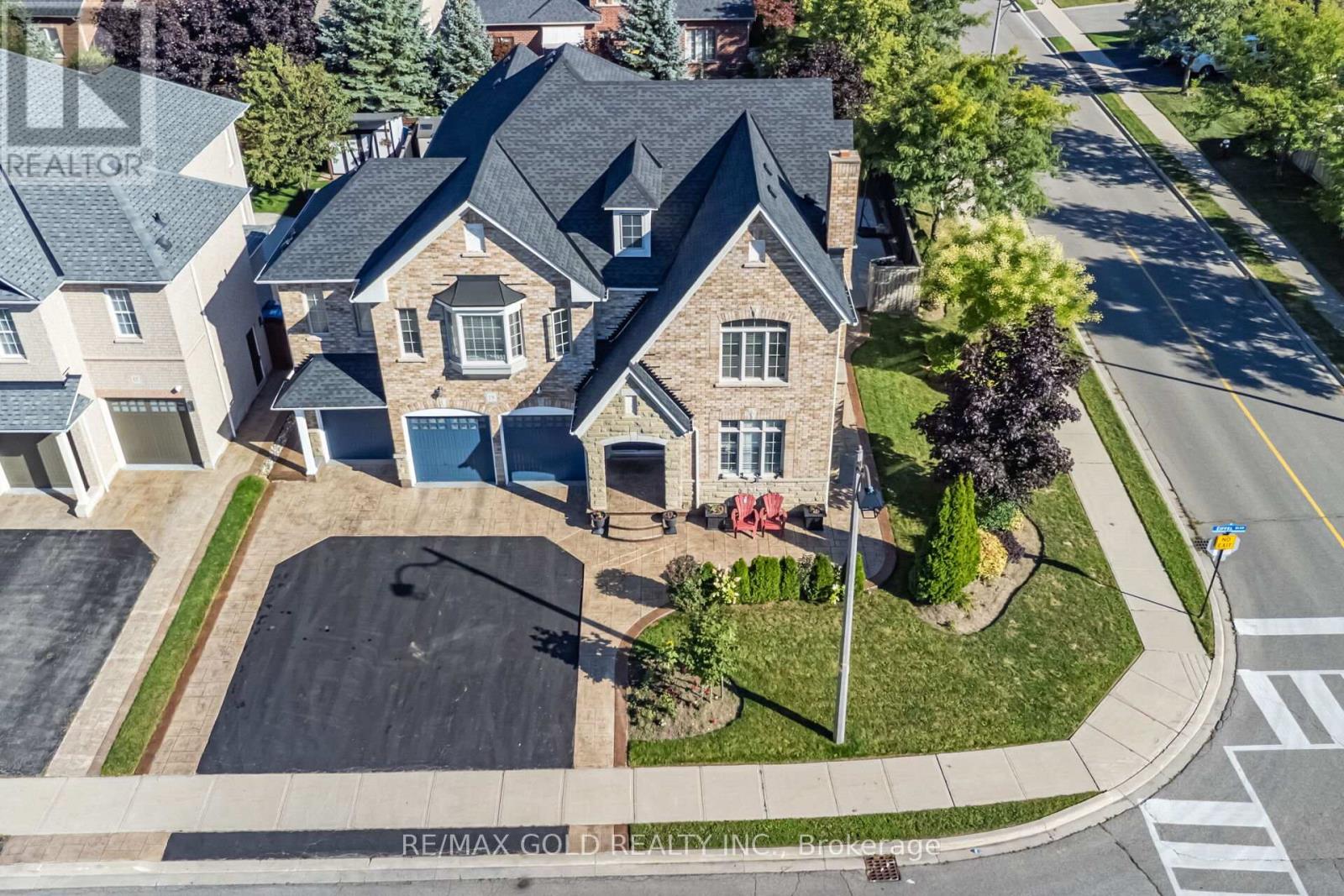 Property at 19 EIFFEL BOULEVARD image 3