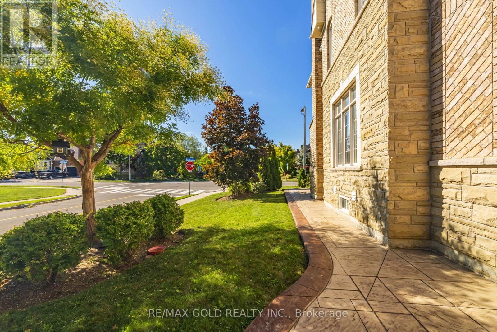 19 Eiffel Boulevard, Brampton (Vales Of Castlemore North), Ontario  L6P 1V9 - Photo 48 - W12378640