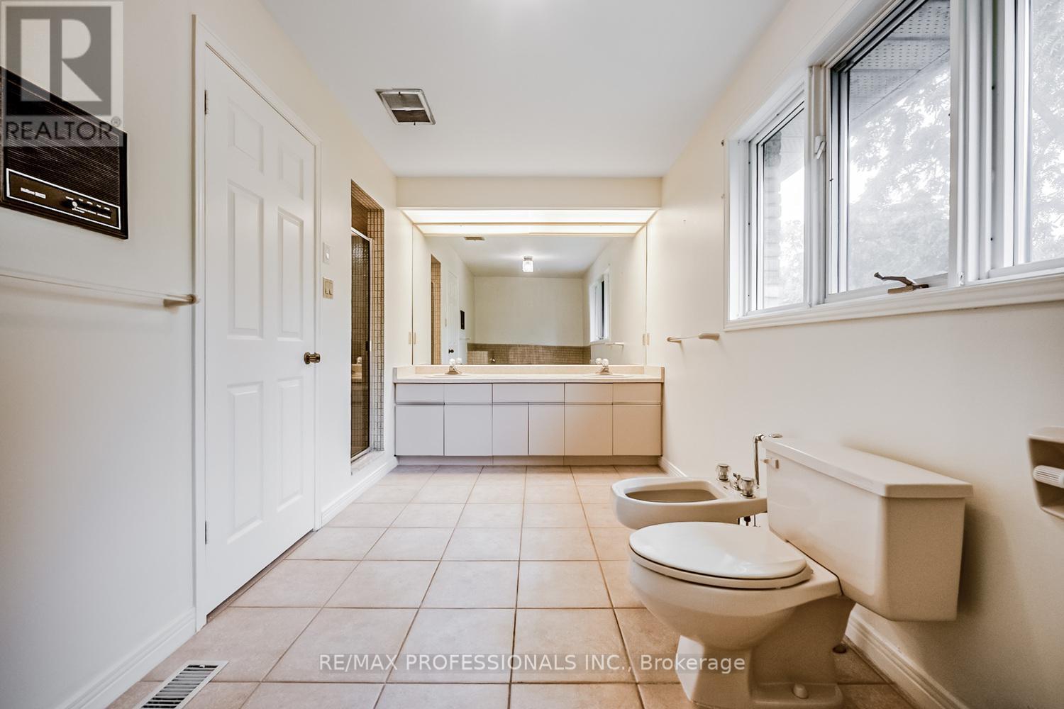 2260 Cedarberry Court, Oakville (Fd Ford), Ontario  L6J 6E5 - Photo 23 - W12380927