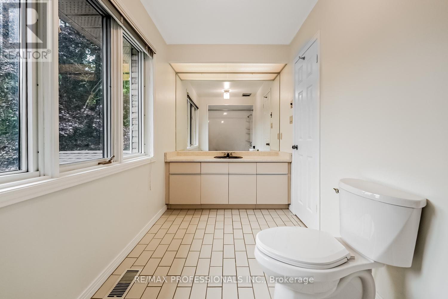 2260 Cedarberry Court, Oakville (Fd Ford), Ontario  L6J 6E5 - Photo 29 - W12380927