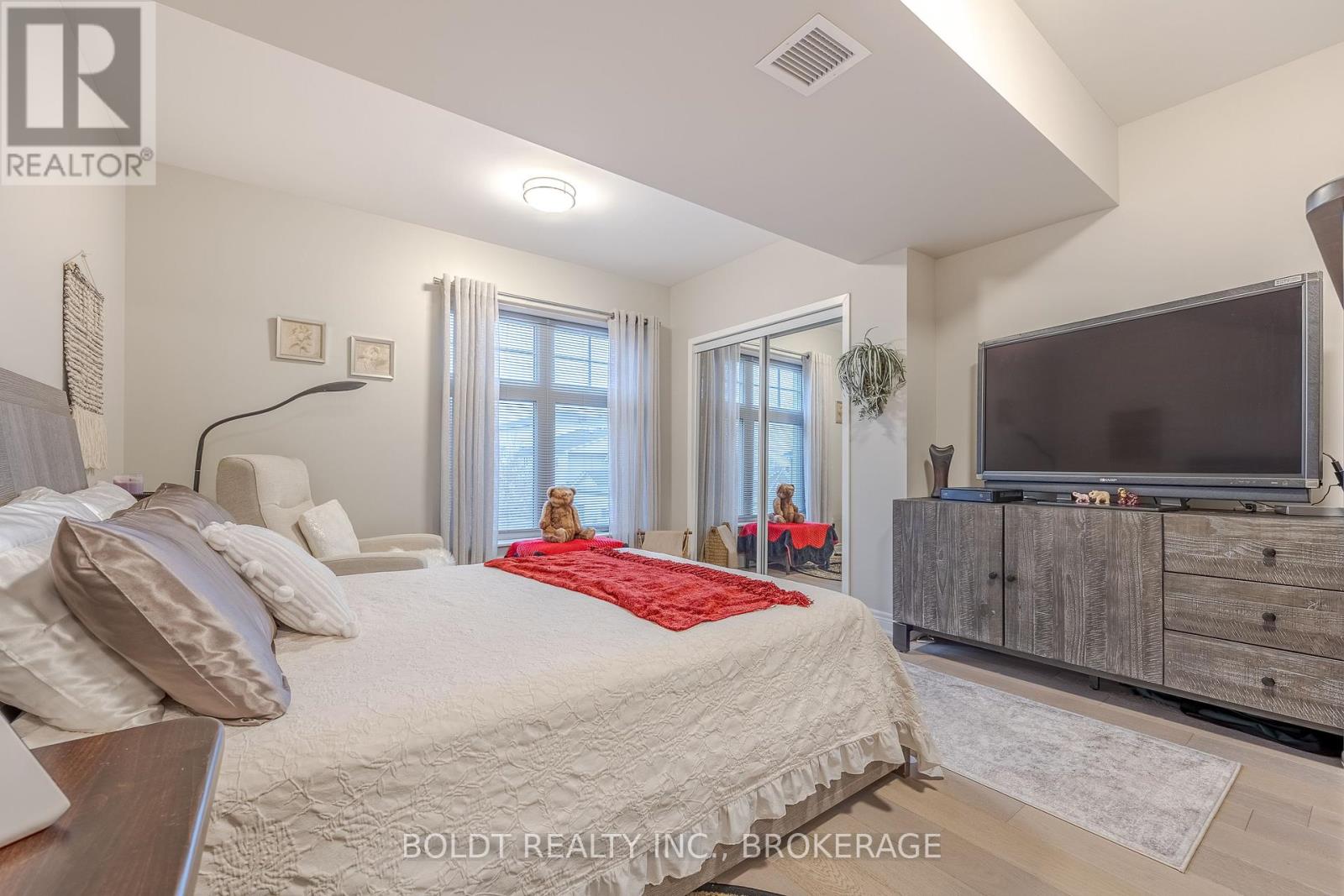 10 Albert Street E, Thorold (Thorold Downtown), Ontario  L2V 1P1 - Photo 43 - X12381282