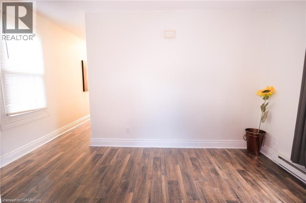 11 Perry Street, St. Catharines, Ontario  L2R 1K7 - Photo 14 - 40766256