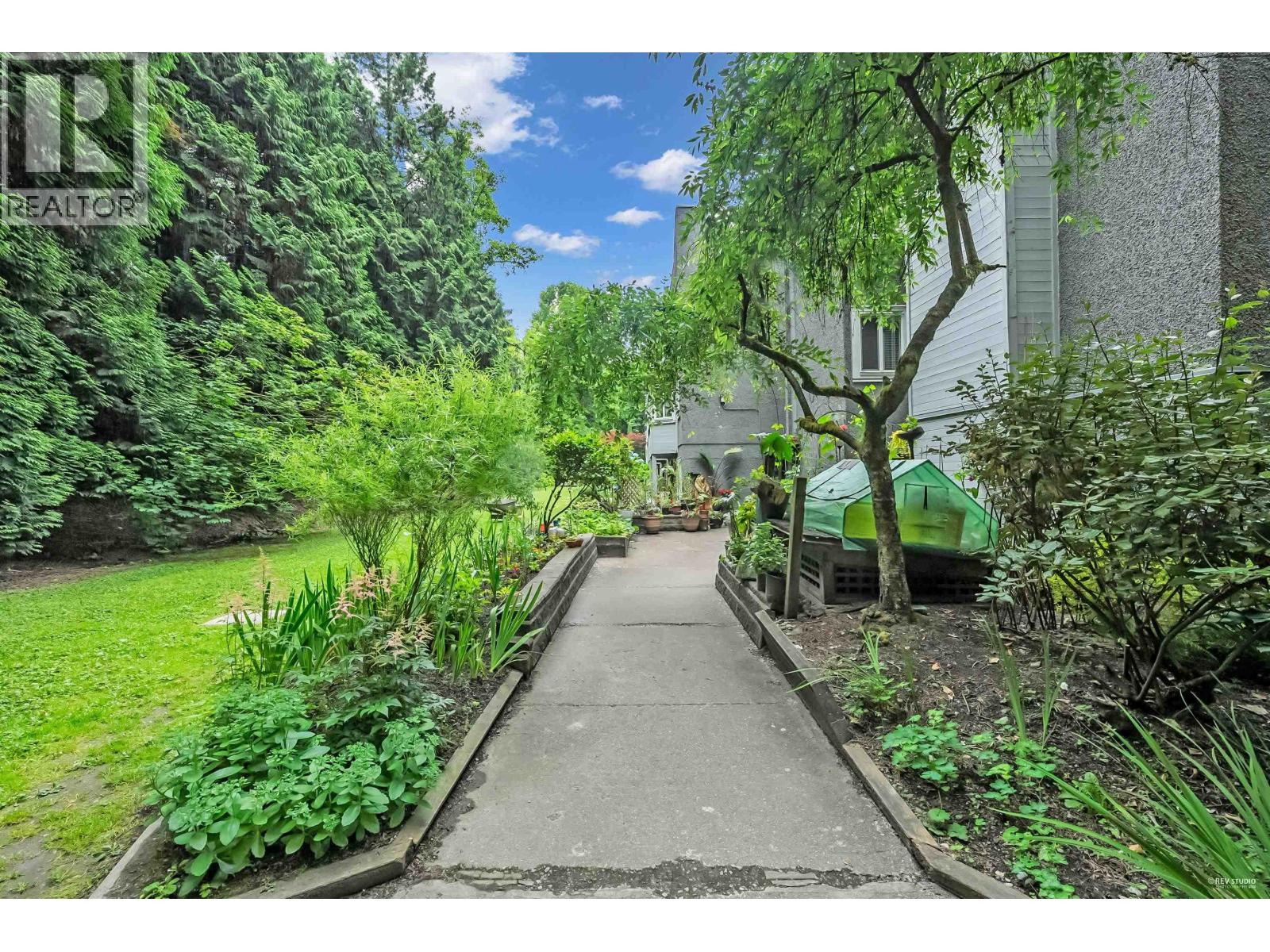 303 9880 Manchester Drive, Burnaby, British Columbia  V3N 4R3 - Photo 3 - R3043617