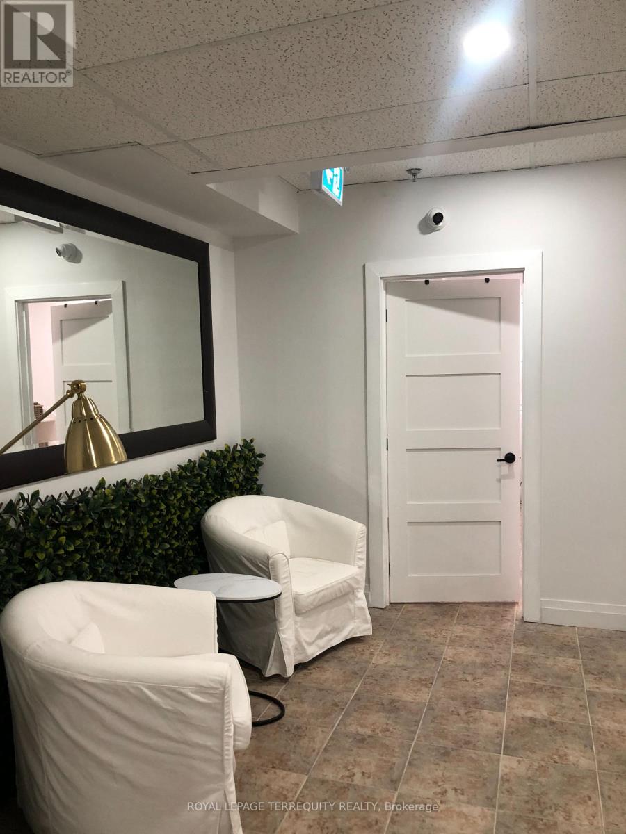 13 Office 202 - 8611 Weston Road, Vaughan, Ontario  L4L 9P1 - Photo 2 - N12381136
