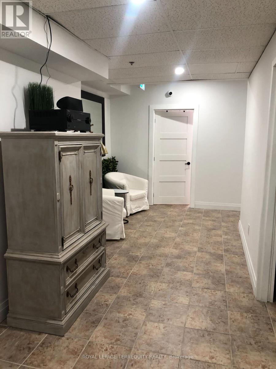 13 Office 202 - 8611 Weston Road, Vaughan, Ontario  L4L 9P1 - Photo 3 - N12381136