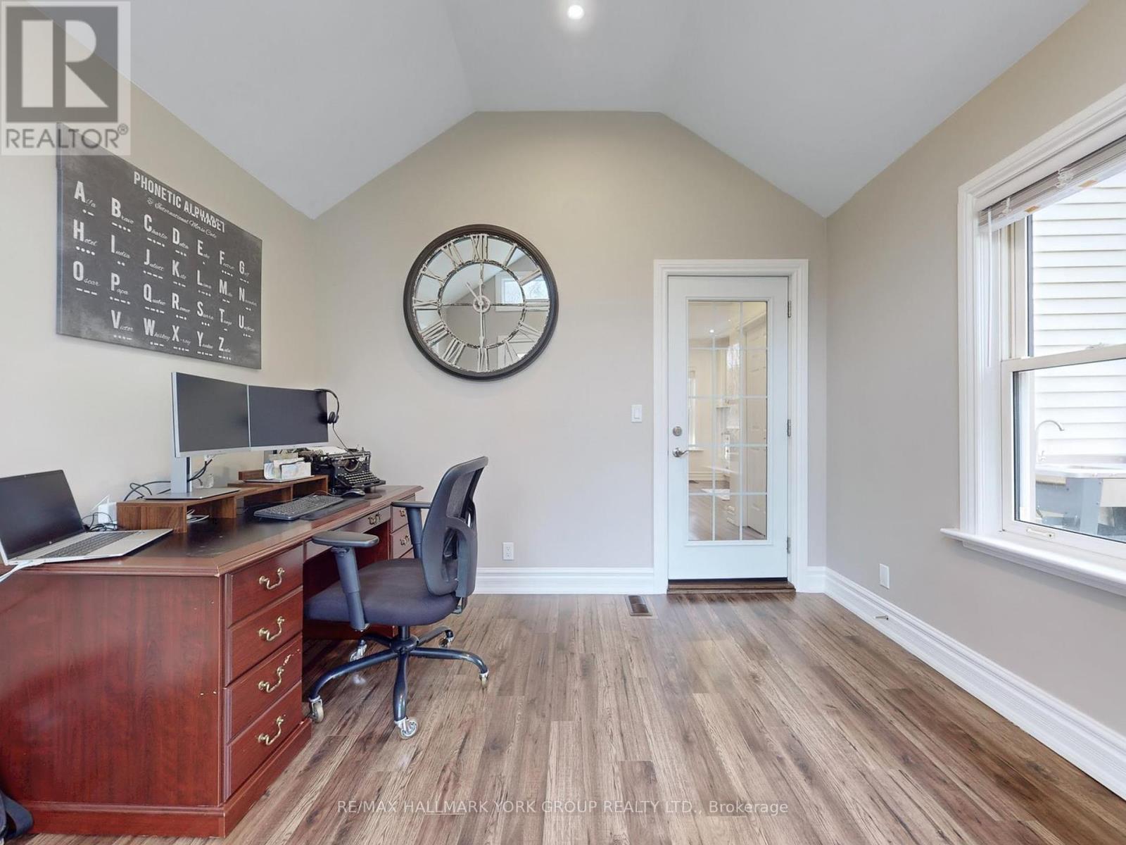 21 Irwin Avenue, Aurora, Ontario  L4G 3G1 - Photo 13 - N12381179