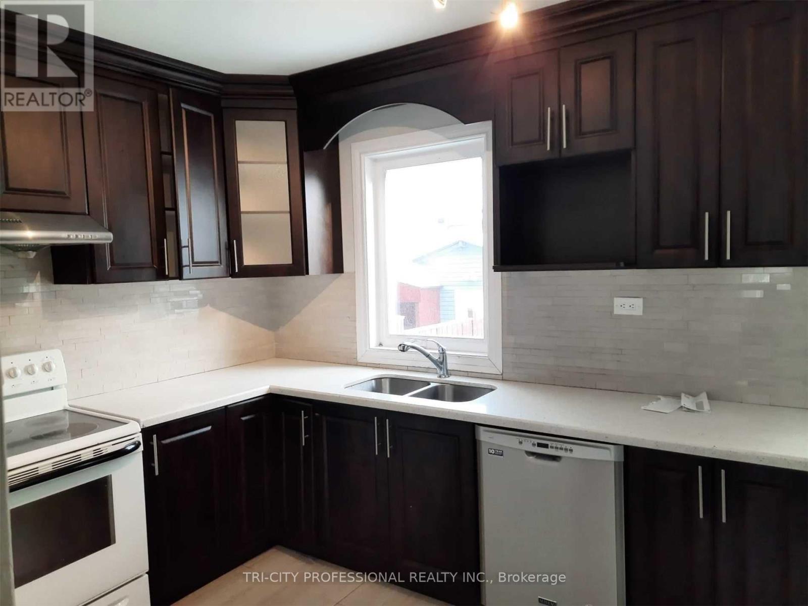 239 DUNRAVEN DRIVE, Toronto, Ontario