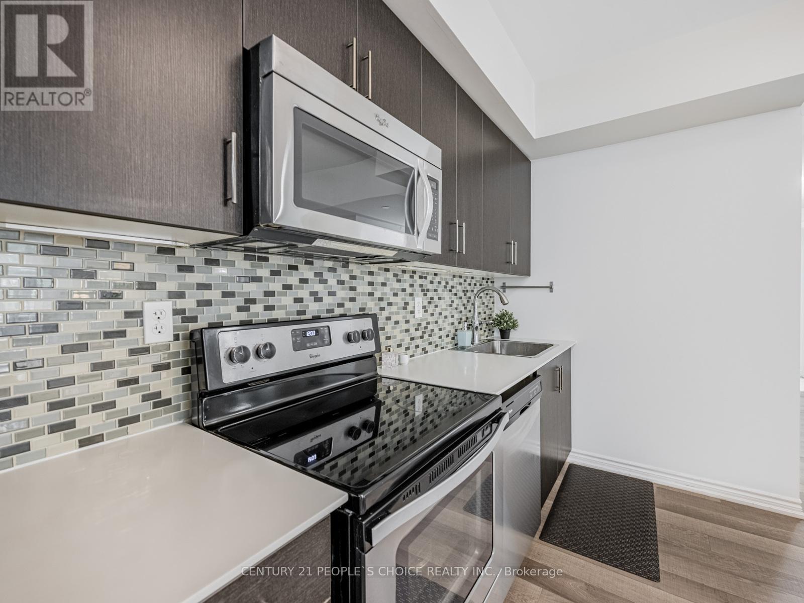 32 - 120 Twenty Fourth Street, Toronto, Ontario  M8V 0B9 - Photo 8 - W12381159