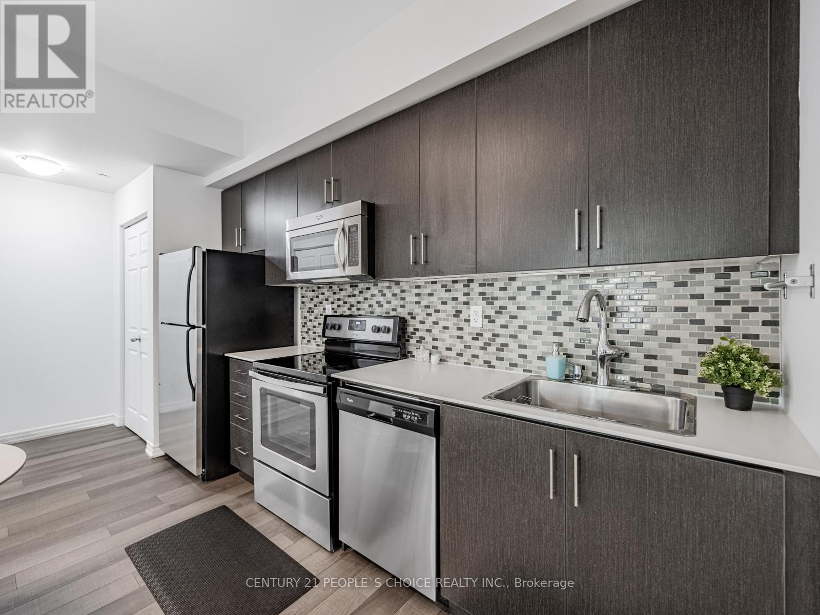 32 - 120 Twenty Fourth Street, Toronto, Ontario  M8V 0B9 - Photo 9 - W12381159