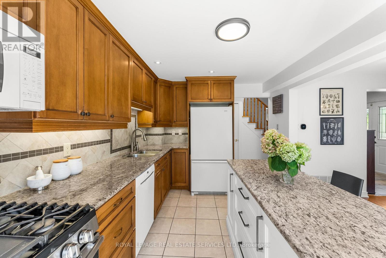 2 Mangrove Road, Brampton, Ontario  L6S 3Y1 - Photo 11 - W12381165
