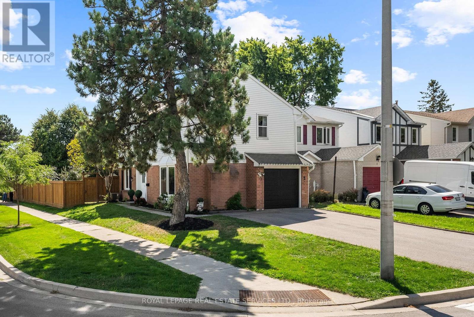 2 Mangrove Road, Brampton, Ontario  L6S 3Y1 - Photo 2 - W12381165