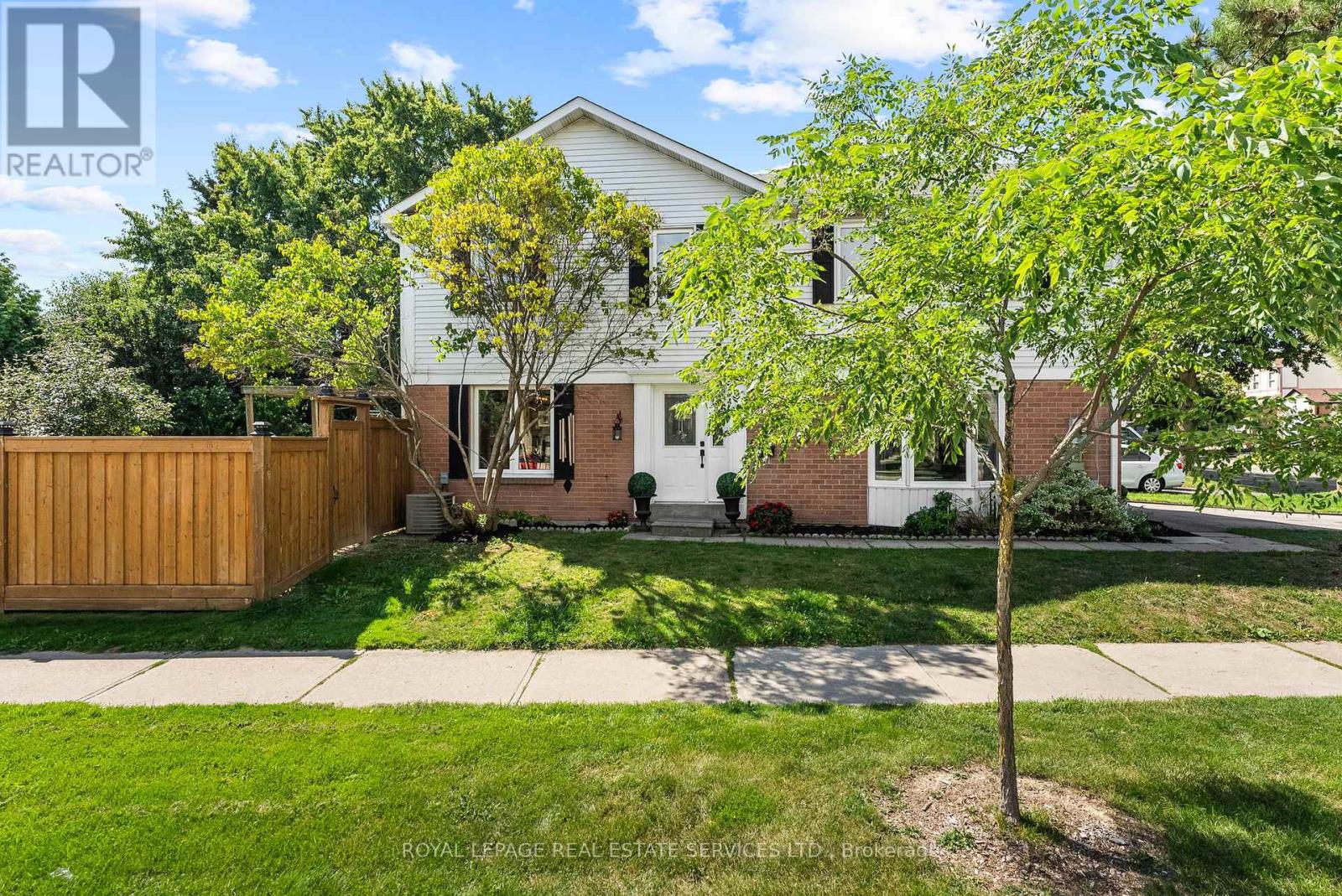 2 Mangrove Road, Brampton, Ontario  L6S 3Y1 - Photo 3 - W12381165
