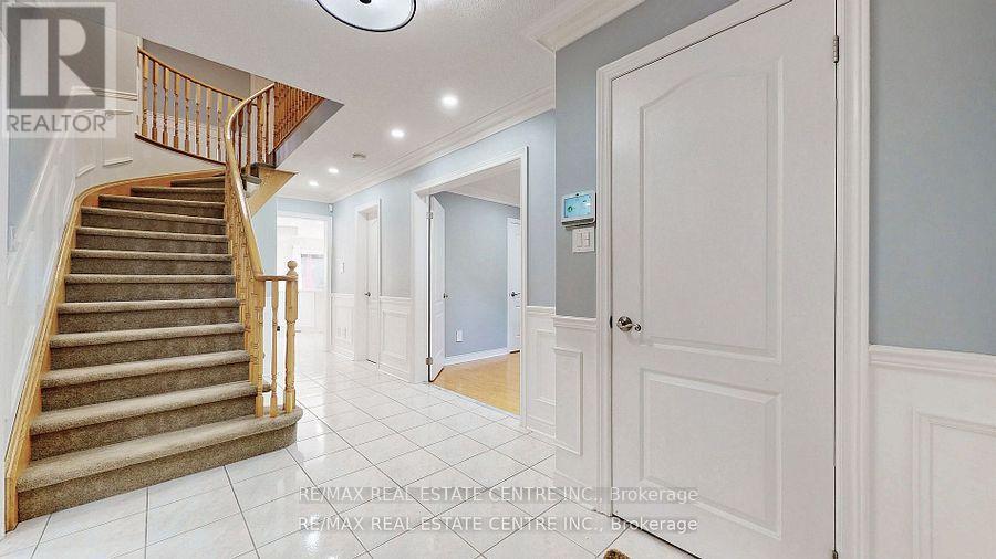 3408 Trelawny Circle, Mississauga, Ontario  L5N 6N6 - Photo 17 - W12381167