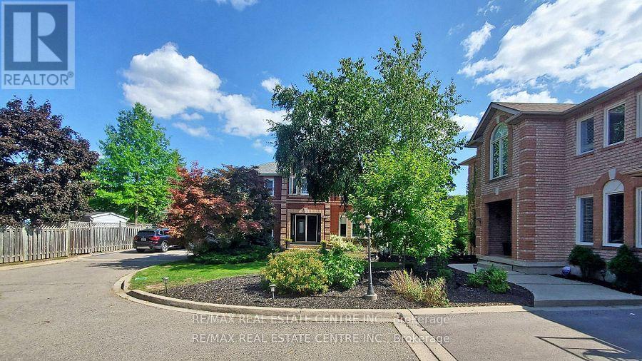 3408 Trelawny Circle, Mississauga, Ontario  L5N 6N6 - Photo 2 - W12381167