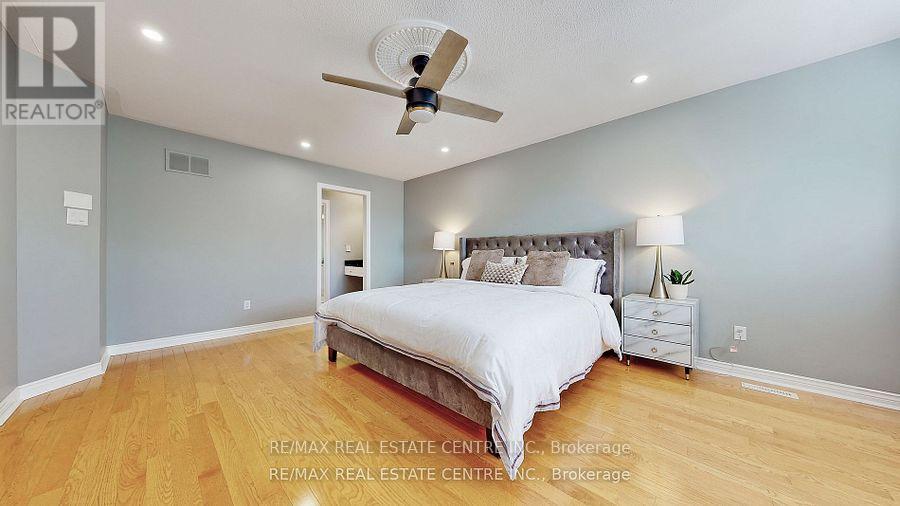 3408 Trelawny Circle, Mississauga, Ontario  L5N 6N6 - Photo 22 - W12381167