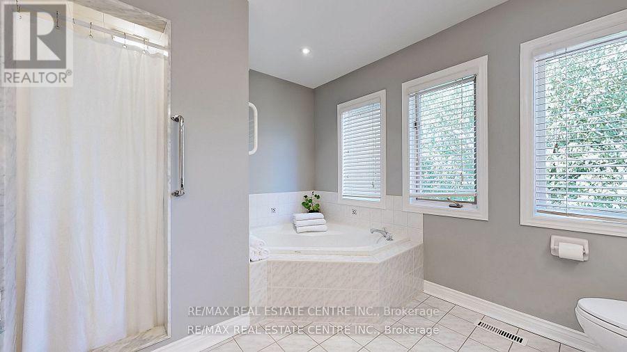3408 Trelawny Circle, Mississauga, Ontario  L5N 6N6 - Photo 24 - W12381167