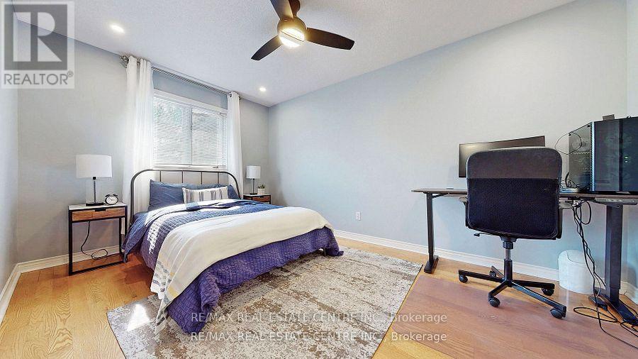 3408 Trelawny Circle, Mississauga, Ontario  L5N 6N6 - Photo 28 - W12381167