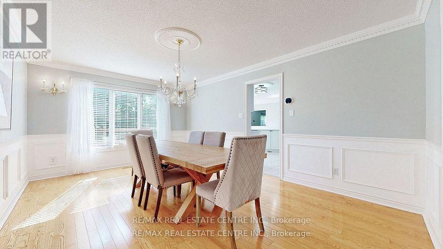 3408 Trelawny Circle, Mississauga, Ontario  L5N 6N6 - Photo 5 - W12381167