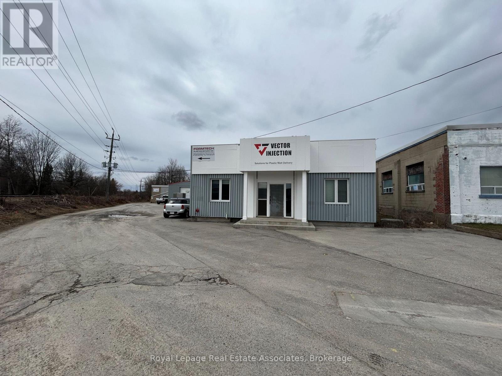 153 Perth Street, Halton Hills (Ac Acton), Ontario  L7J 1C9 - Photo 2 - W12381195