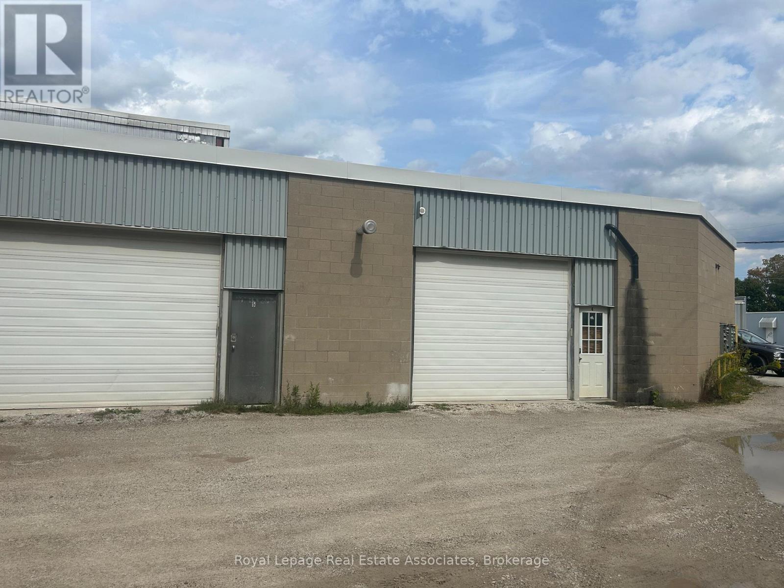 153 Perth Street, Halton Hills (Ac Acton), Ontario  L7J 1C9 - Photo 7 - W12381195