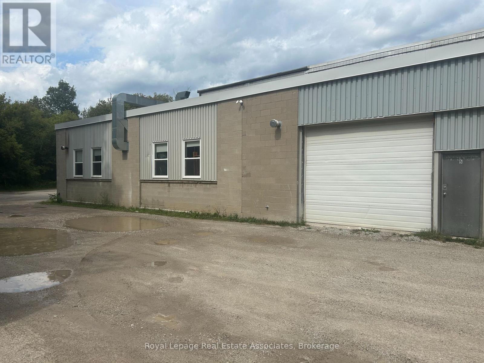 153 Perth Street, Halton Hills (Ac Acton), Ontario  L7J 1C9 - Photo 9 - W12381195
