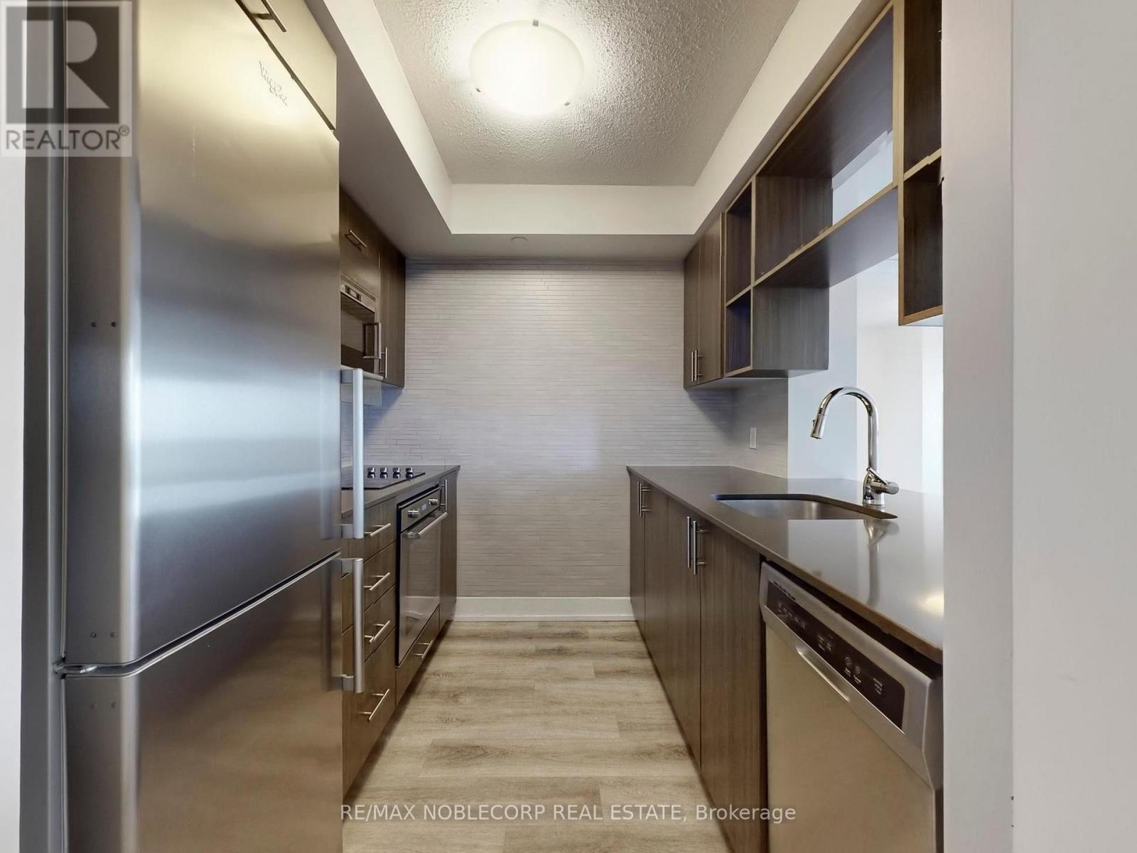 1929 - 2 Eva Road, Toronto (Etobicoke West Mall), Ontario  M9C 0A9 - Photo 12 - W12381227
