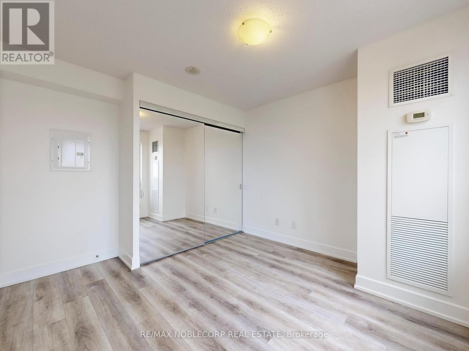 1929 - 2 Eva Road, Toronto (Etobicoke West Mall), Ontario  M9C 0A9 - Photo 20 - W12381227