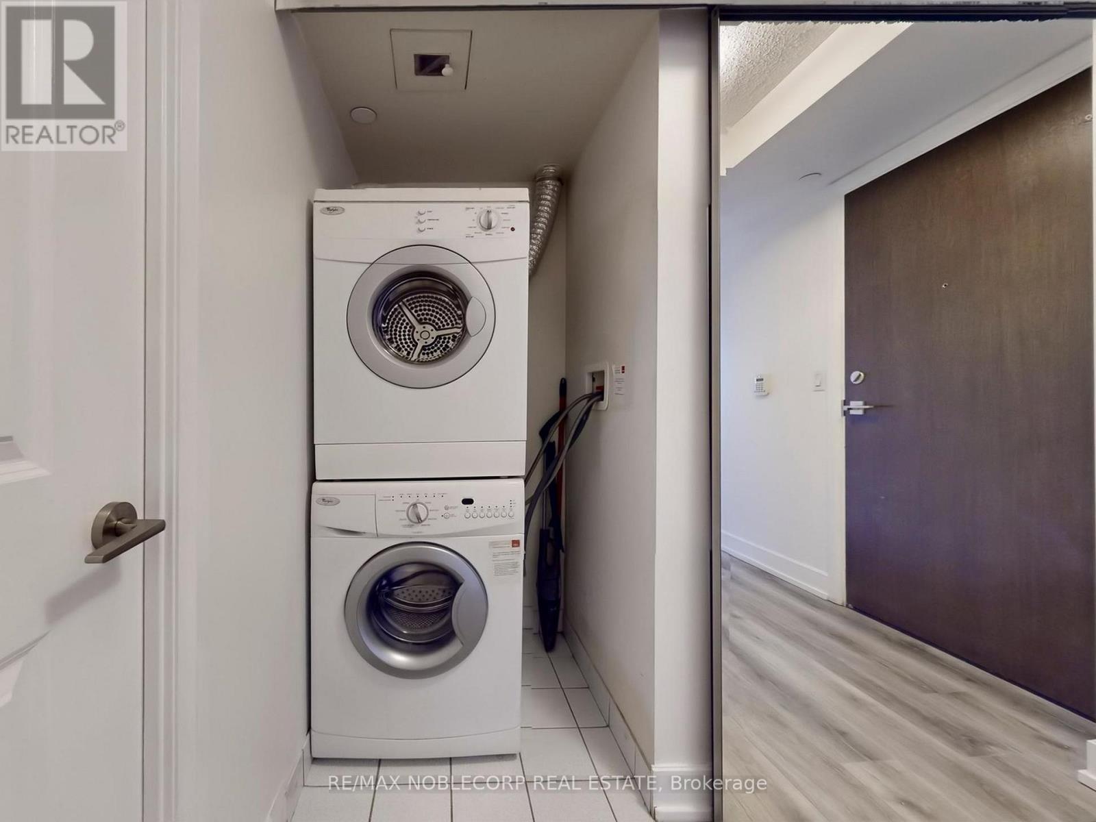 1929 - 2 Eva Road, Toronto (Etobicoke West Mall), Ontario  M9C 0A9 - Photo 23 - W12381227