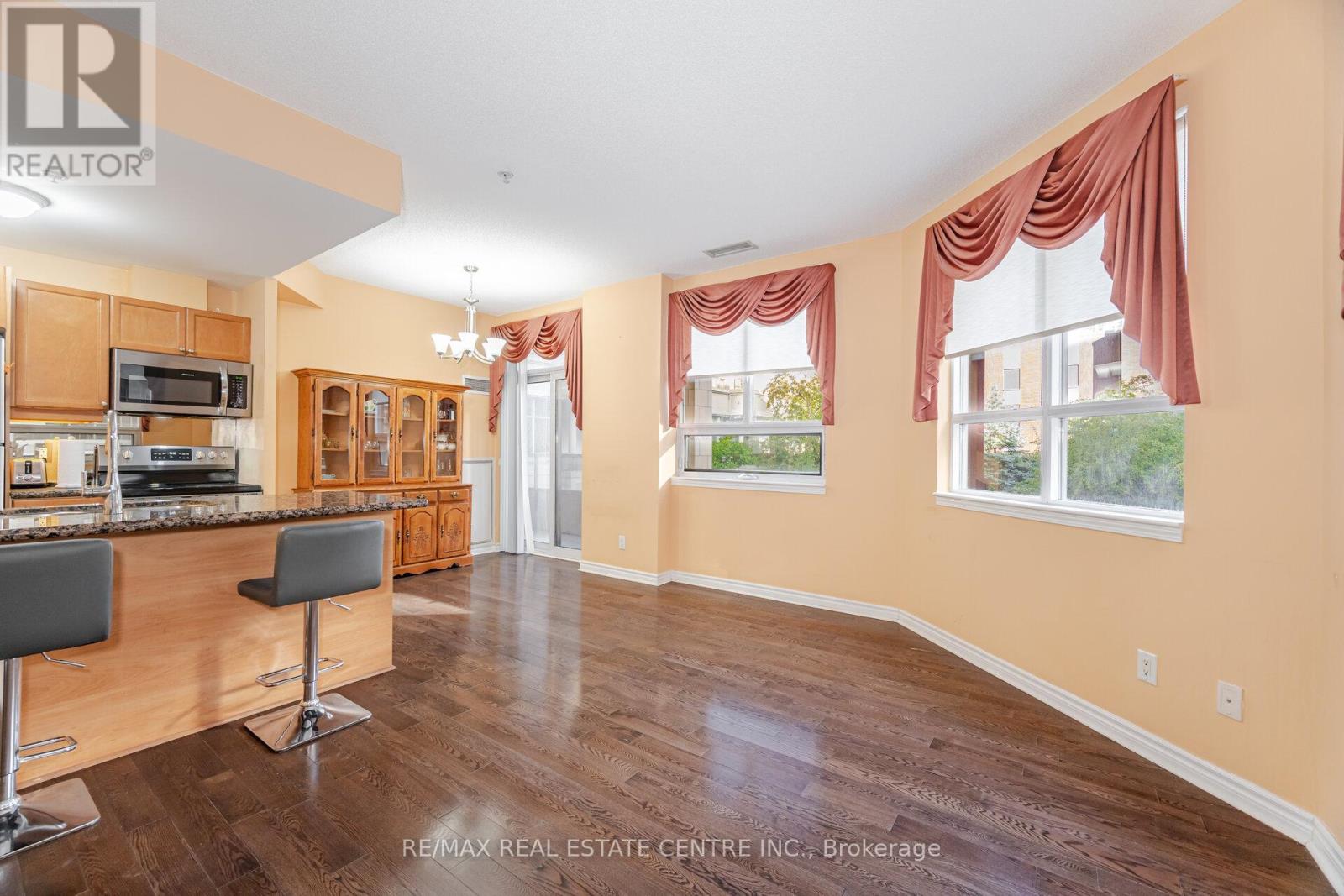 209 - 350 Princess Royal Drive, Mississauga (City Centre), Ontario  L5B 4N1 - Photo 19 - W12381253